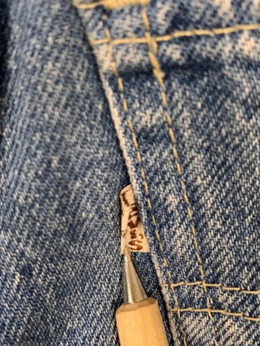 True vintage Levi’s white tab - Picture 8 of 16
